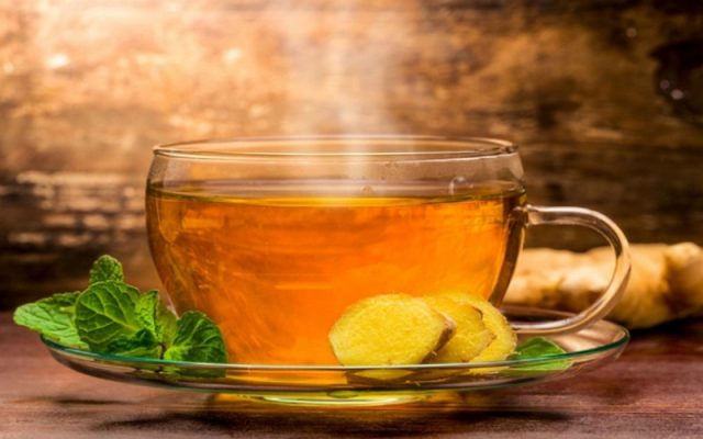 Uống trà gừng giúp giảm tình trạng lạnh tử cung